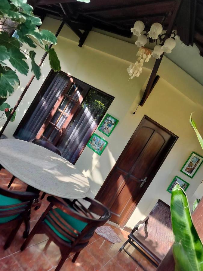 Villa Layang Bulan A Homey Guesthouse For Men Near The Beach In North Kuta Denpasar Exteriér fotografie